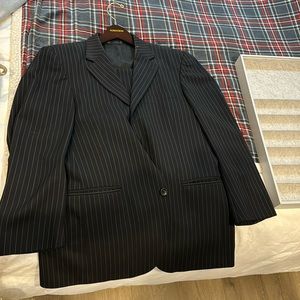 Emanuel suit navy with pin stripe great suit